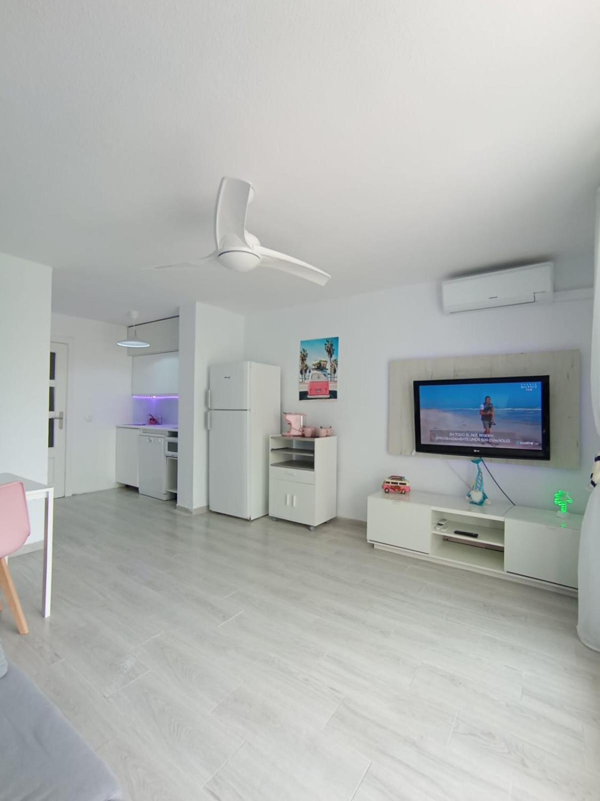 Enfrente La Playa Apartment *